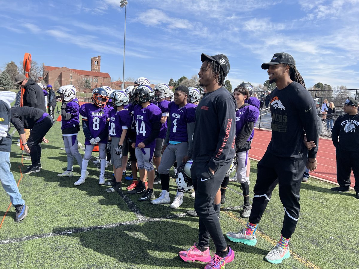 BroncosOffField's tweet photo. It's a great day to #PlayFootball‼️

Wide receivers @Tyrie_1 &amp; @Kj_hamler spent time with Denver Public Schools middle school football players as part of @Broncos Futures Football Saturday 🏈 https://t.co/D2fCq6INYY