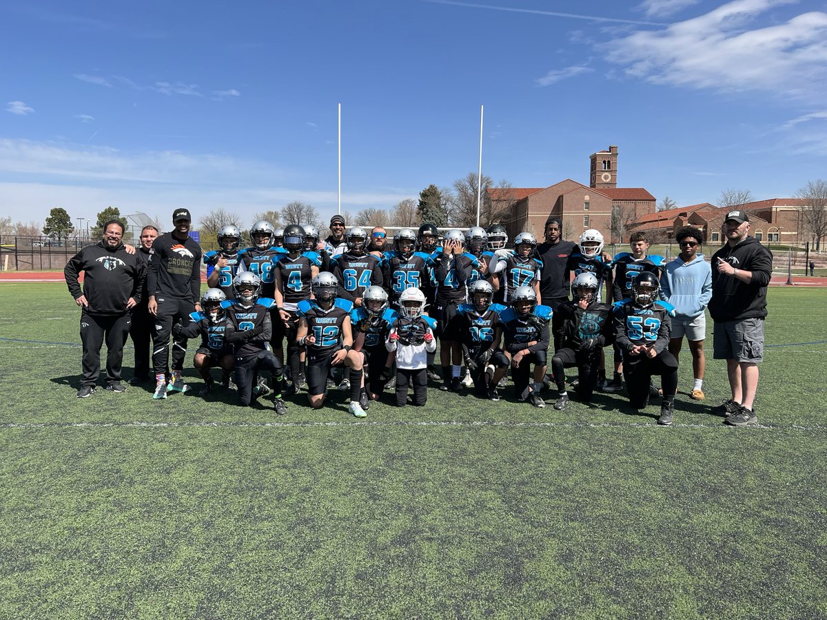 BroncosOffField's tweet photo. It's a great day to #PlayFootball‼️

Wide receivers @Tyrie_1 &amp; @Kj_hamler spent time with Denver Public Schools middle school football players as part of @Broncos Futures Football Saturday 🏈 https://t.co/D2fCq6INYY