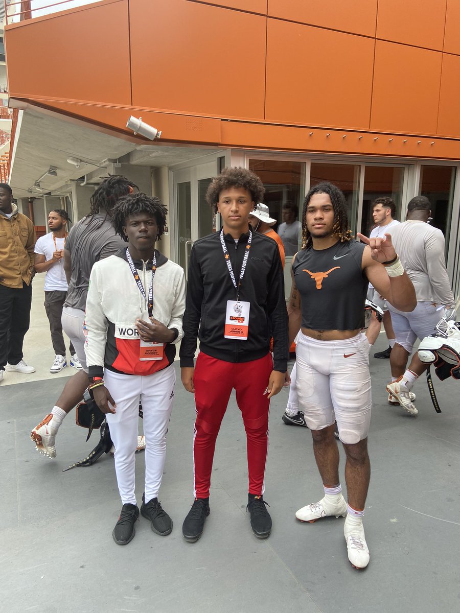 Chubjones2025's tweet photo. Had a great time at the University of Texas on my unofficial visit. I really appreciate it. @WillieLyles @CAT_TAKEOVER @TexasFootball @2brookss https://t.co/gdsTzLYYpe