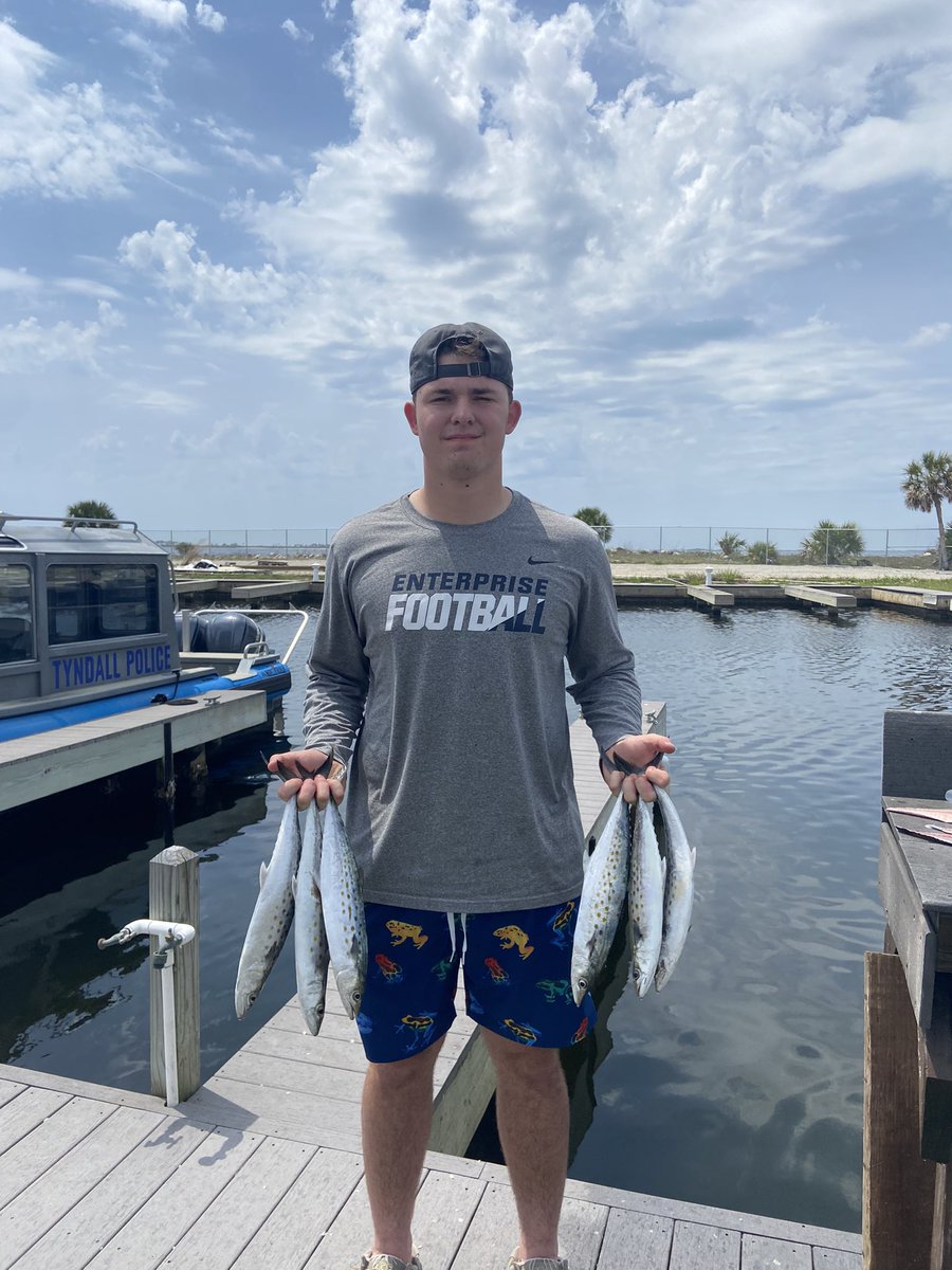 53mcd's tweet image. I believe there are 3 “F”s essential to life. Football, Fish, and Faith. Football on Friday’s. Fish on Saturdays. Faith on sundays. Amen. #mackeyszn