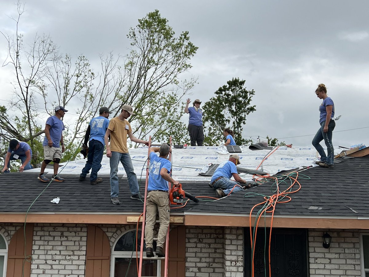 eightdaysofhope's tweet photo. 132 families were served by 1,500 volunteers this past week in LaPlace, Louisiana. Over $3.1 million dolllars of work was donated. 355 projects were completed. Thousands heard and saw the gospel. Only God! #HurricaneIda #8DOH https://t.co/88tlTcdMeT https://t.co/MbbIWre15U