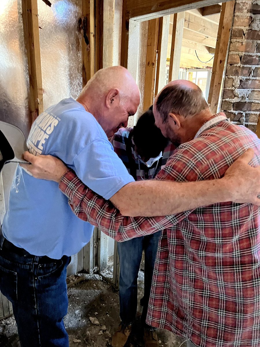 eightdaysofhope's tweet photo. 132 families were served by 1,500 volunteers this past week in LaPlace, Louisiana. Over $3.1 million dolllars of work was donated. 355 projects were completed. Thousands heard and saw the gospel. Only God! #HurricaneIda #8DOH https://t.co/88tlTcdMeT https://t.co/MbbIWre15U
