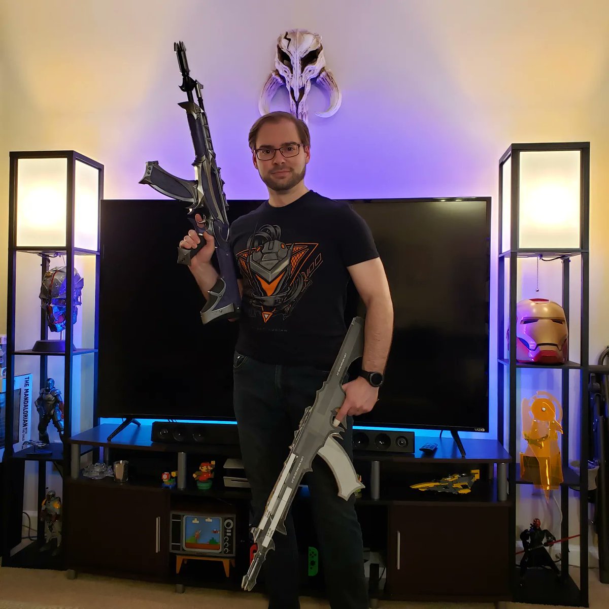#ReaverVandal is complete!!!!!! It's been a hell of a journey, literal blood, sweat, tears, and sleep were sacrificed to the cosplay gods to complete this prop! On it's way to <a href="/lucigen/">Jane Benevenga</a> as a small piece to his epic Omen cosplay coming to #paxeast2022 Keep up with #FredCosplay22 !