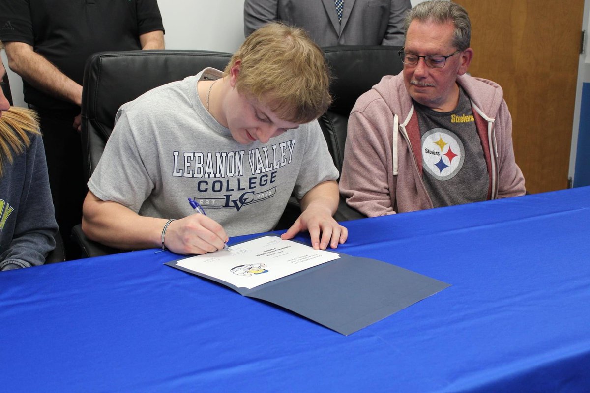 It’s official!! Ready to get to work!! <a href="/LVCFootball/">LVC Football</a> <a href="/joebuehler_lvc/">Joe Buehler</a> <a href="/CoachDrake31/">J.R. Drake</a> <a href="/CoachThompsonCT/">Chris Thompson (Coach T)</a>