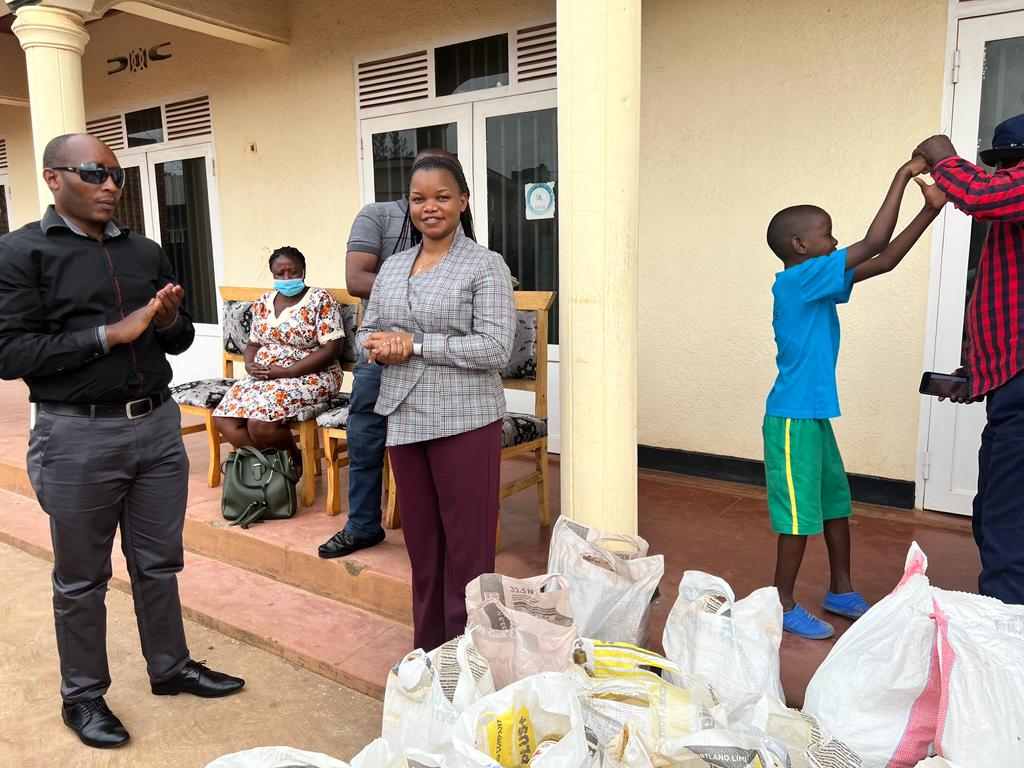 MFURAFoundatio's tweet photo. Today @MFURAFoundatio  partnered with  @SAID to help  children with disabilities and their parents in @GatengaSector, @KicukiroDistr to celebrate happy Easter by providing food relief and sanitary materials to the vulnerable families. @Rwanda_Child @ICRI @Imbuto  @WeGotYourBackRw https://t.co/KRdlbQMQqH