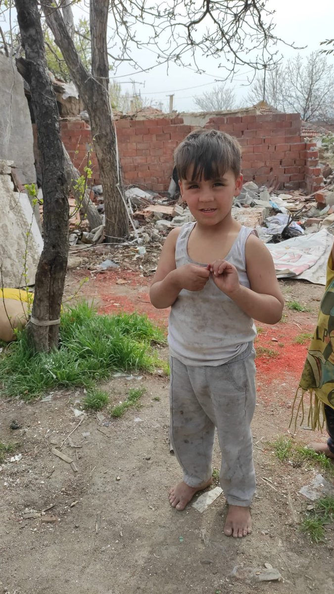 Bugün 8 adet ramazan kolisi ve çocuklara çikolata dağıtımına vesile olduk. Allah kabul etsin 🙏🌸