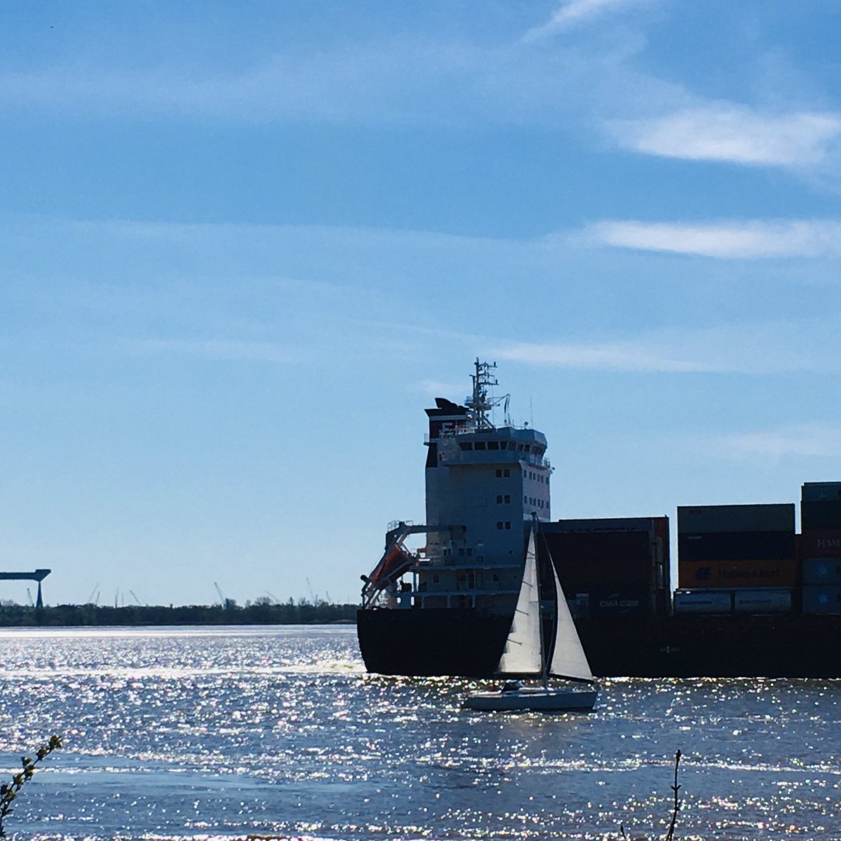 Sibilcita's tweet photo. Hamburg-Blankenese, Strandweg today 11h59, high noon.
#riverelbe https://t.co/bVb8cueOSk
