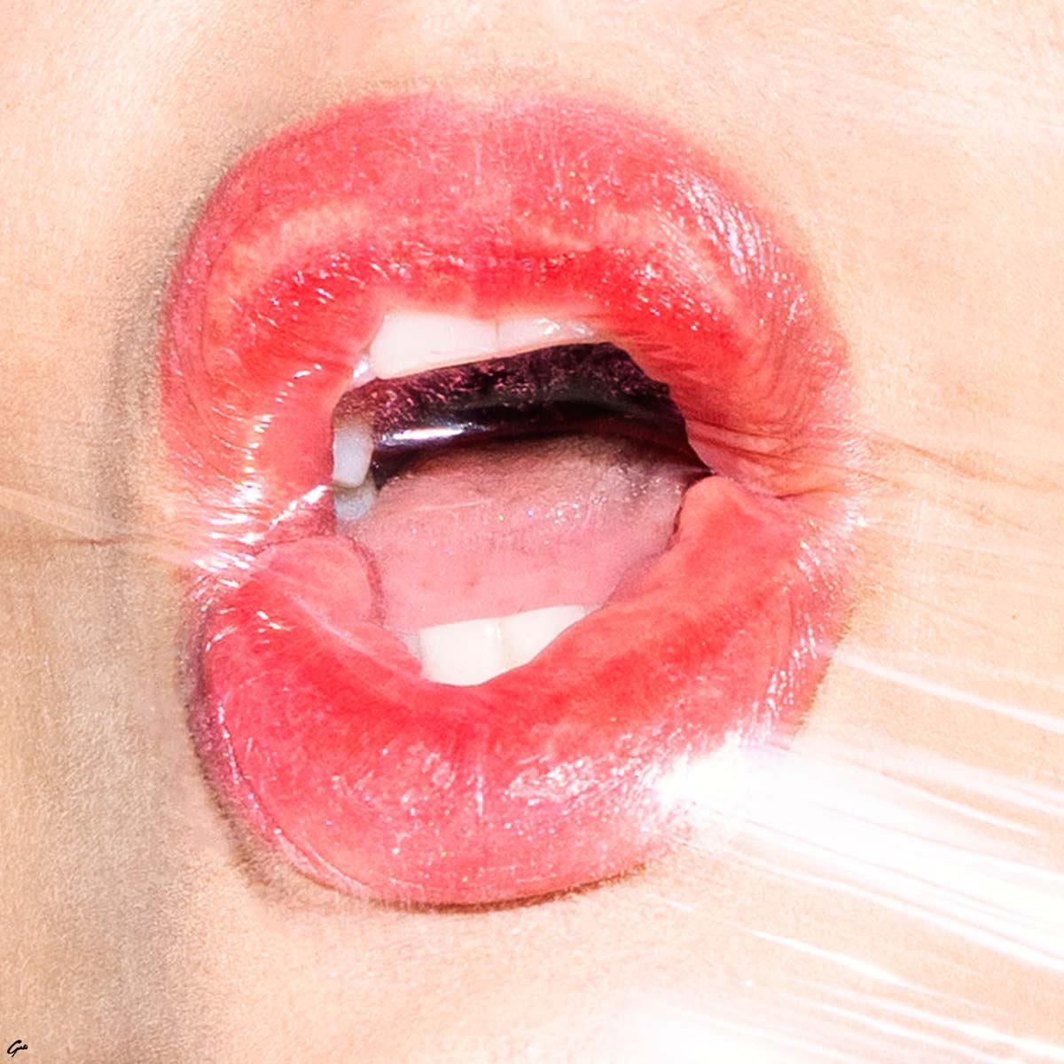 Alright lets do this: Lets get “Sicilian Kiss” trending yeah? Im seeing too many owls wearing Claire’s accessories. So retweet, share and lets get these lips everywhere. Art deserves to be seen. Will do an edition of this for the winners. Rules:Gotta retweet and comment. Wen? TBA