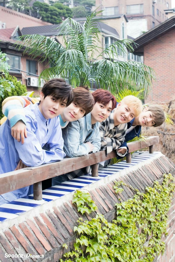 UpdateKBoys's tweet image. ABSURDO! O Aaron falou que a primeira vez que a Pledis deu dinheiro ao NU'EST foi em 2017.

Ele disse que no ano foi quando o grupo começou a ganhar “um bom dinheiro”, e então foi a primeira vez que os membros viram dinheiro. 😢