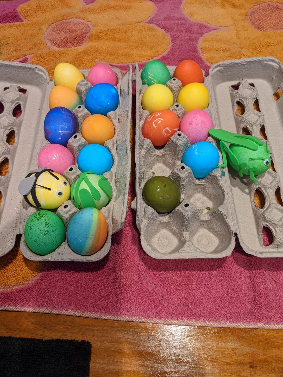 Colored eggs today! https://t.co/QDXBLe76nM