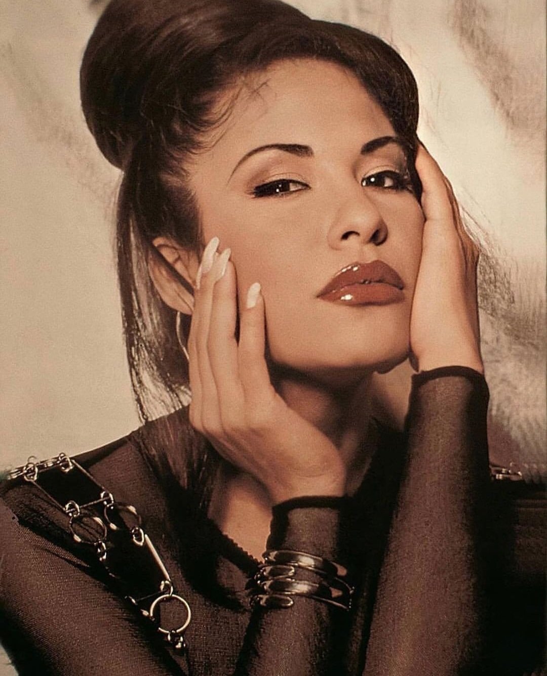 Happy birthday selena quintanilla. 