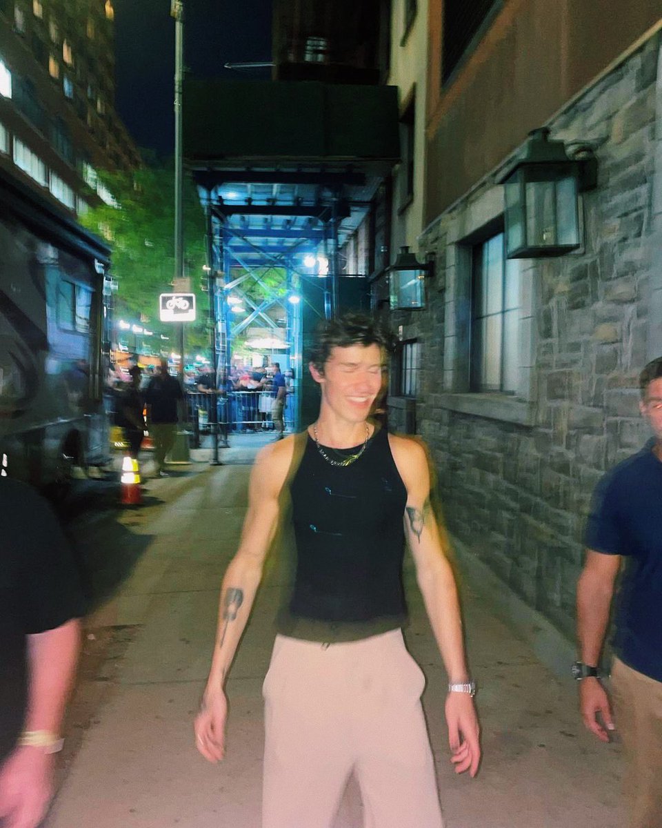 postsmendes's tweet photo. shawn mendes. https://t.co/FBFmK5tsMW