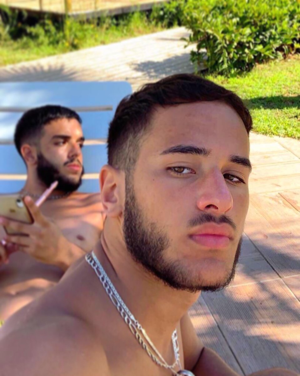 amstileubadgal - Des Rebeux🤤 (@amstileubadgal) on Twitter photo 