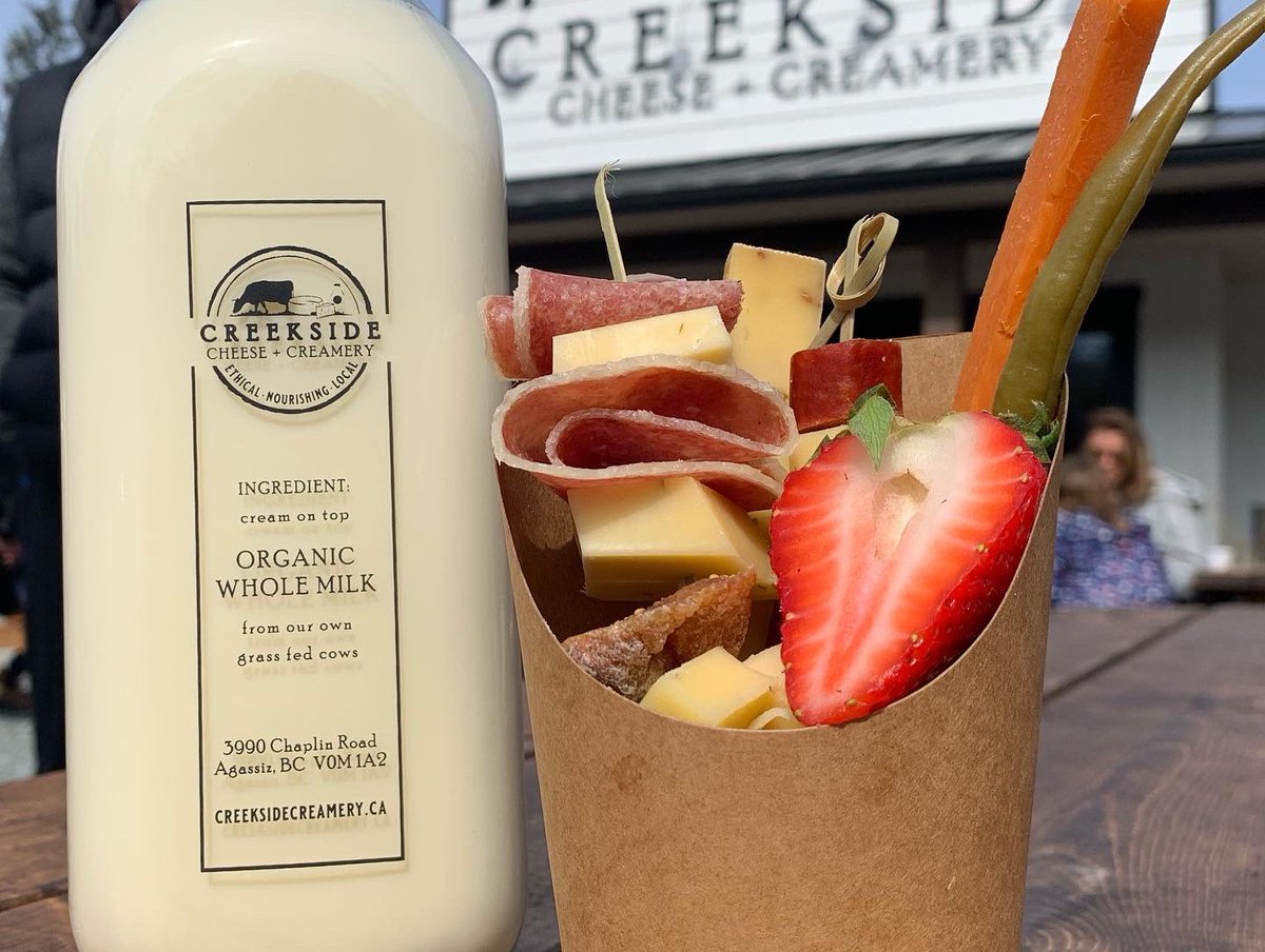 kellipaddon's tweet photo. Fantastic morning in #ChilliwackKent at @creeksidecheese for their #MooLetTheCowsOut event! There were indeed frolicking cows excited to be out, as well as yummy snacks to be enjoyed.
Great to see so many people out to welcome spring 🌼
#BCDairy #BuyBC #GrowBC #FeedBC https://t.co/t2C4PLL8wt