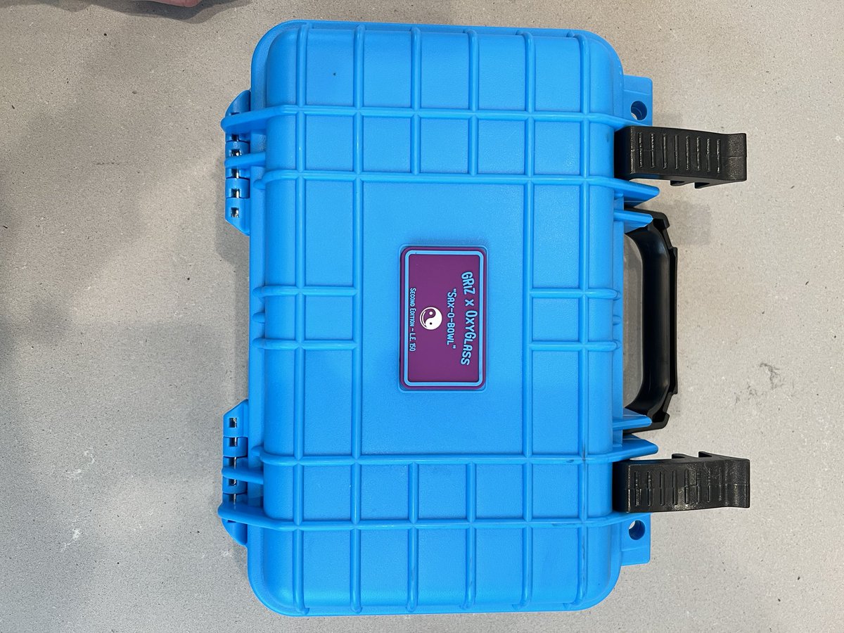 Griz's tweet photo. They come w a case! https://t.co/RPn1vaK0pb