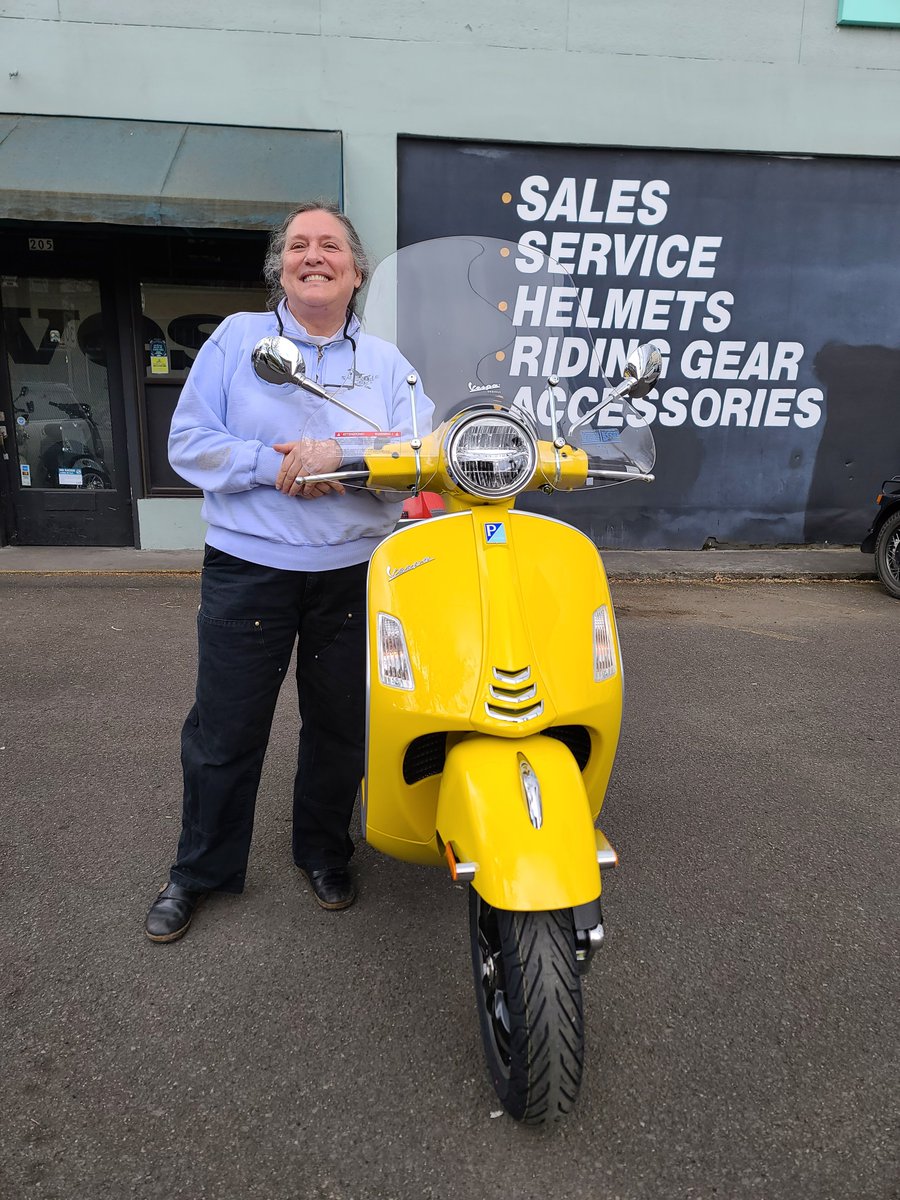 VespaPortland's tweet photo. Kat is over the moon that she finally got her dream Vespa after all these years, the yellow GTS Super 300 HPE! Like many other people, getting her motorcycle endorsement was the final step in her journey of owning her first scooter. Congrats!
#pdx #portland #vespa #scooter https://t.co/oNMIiMYNeg