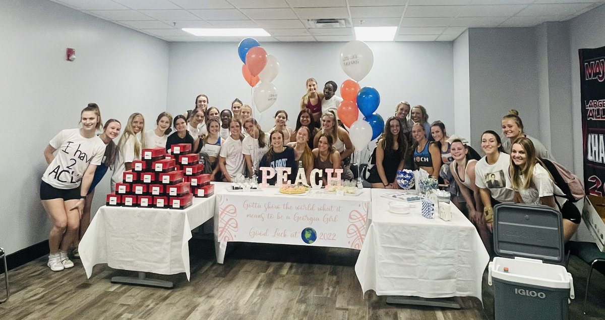 Peach_Rays's tweet photo. A great practice ended with a perfect celebration!! Thank you!!  #OurteammomsROCK 💕🍑 https://t.co/cAlY1ZWxJC