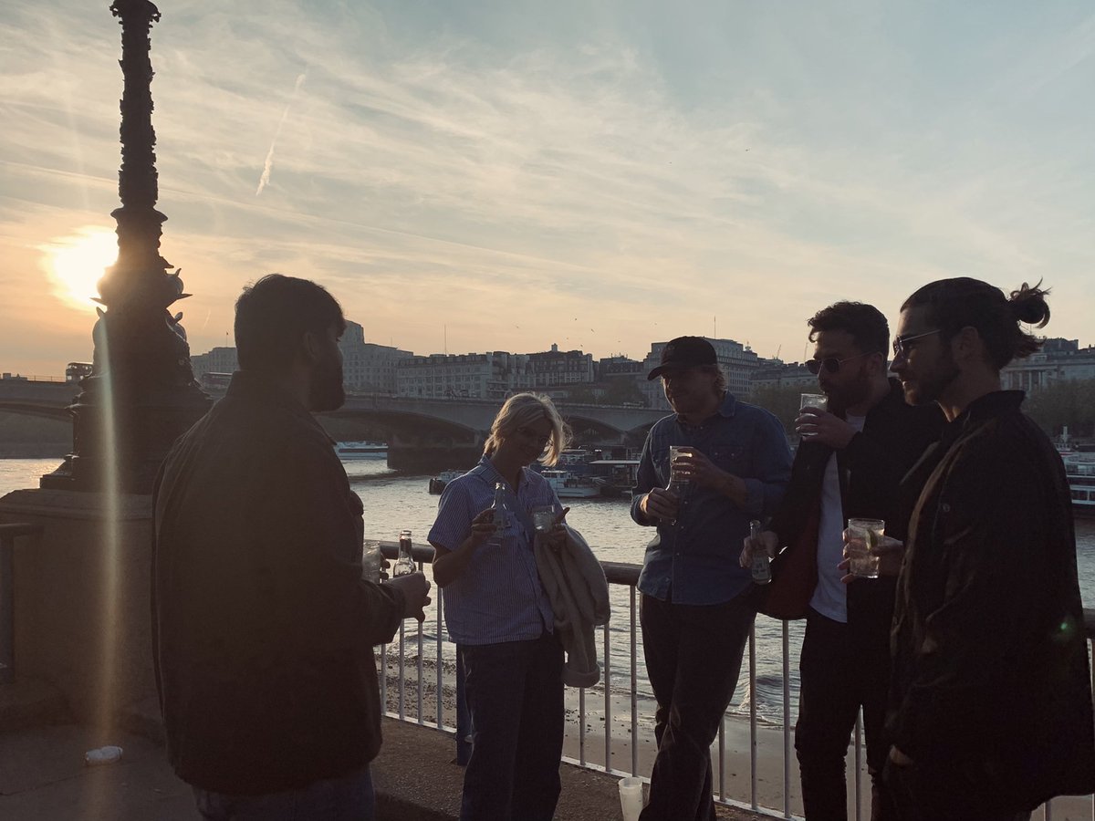 MattwMorgan_'s tweet photo. Suns out, @moonbirds_xyz out. ☀️🇬🇧 https://t.co/sIYs00Ha5w