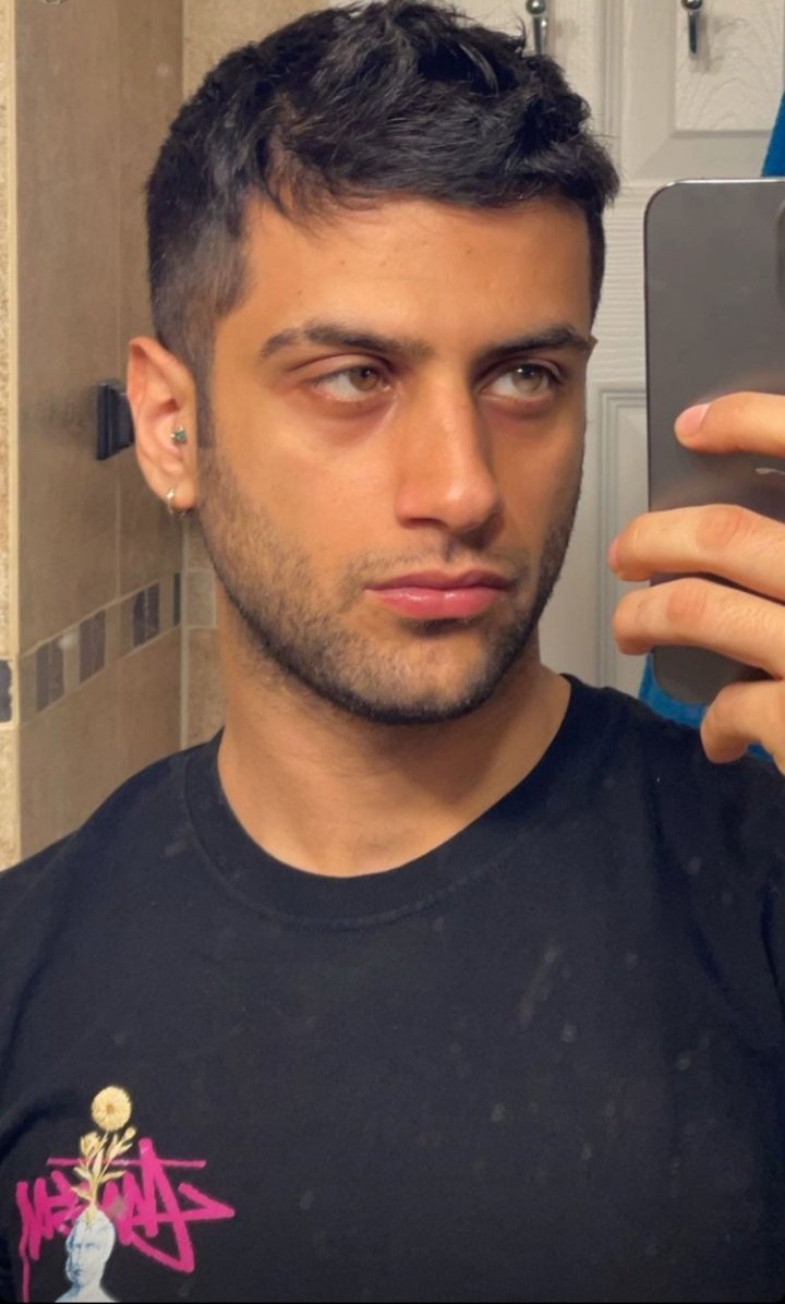 Sayısal derslerdir o sırada  kaç dakika kaldığına bakarken benim gözler;
@akareynmen