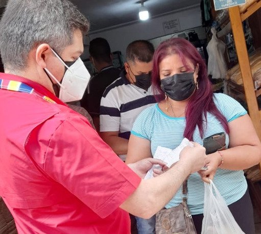 SENIAT_Oficial's tweet photo. Funcionarios de @SENIAT_CAGUA y @SENIAT_Victoria  adscritos a @SENIAT_CENTRAL, desplegados hoy sábado #16Abr, aplicando control fiscal a comerciantes de la Colonia Tovar, reconocido sitio turístico aragüeño.
#SENIATEconomíaNacional
#AbrilLealtadChavista https://t.co/iIi34FMizQ