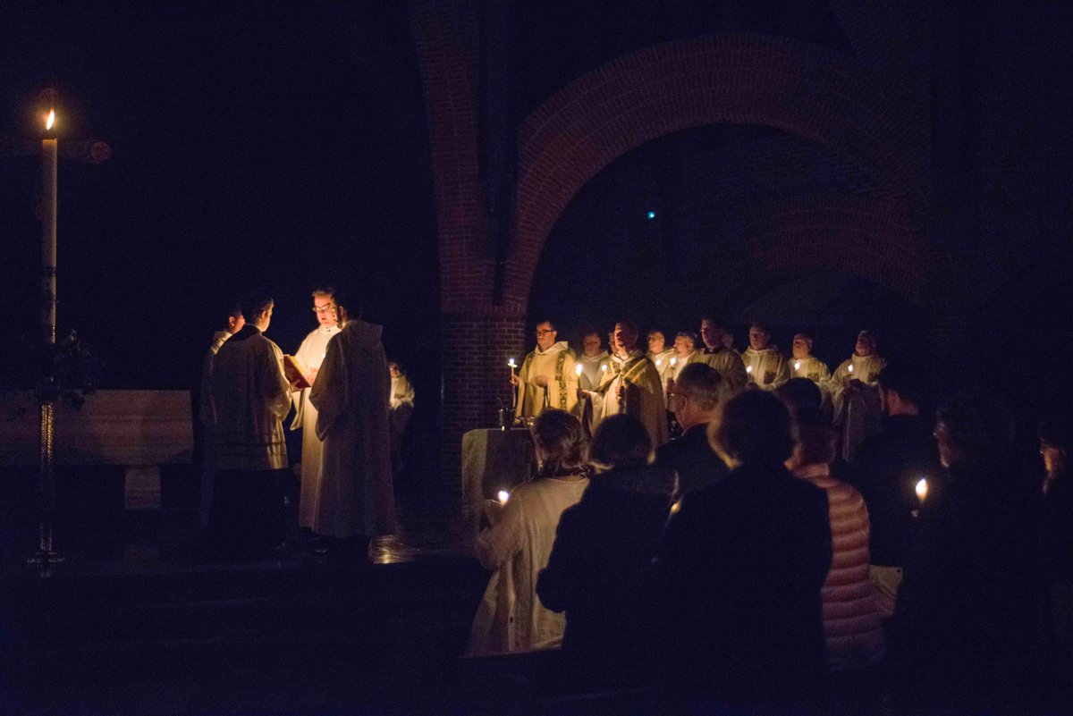 "This is the night when Christ broke the prison-bars of death and rose victorious from the underworld."

All are welcome to join us for the "Mother of all Vigils", the Easter Vigil this evening at 8:30PM.

#eastervigil #holyweek 

@saintanselm @anselmianalumni