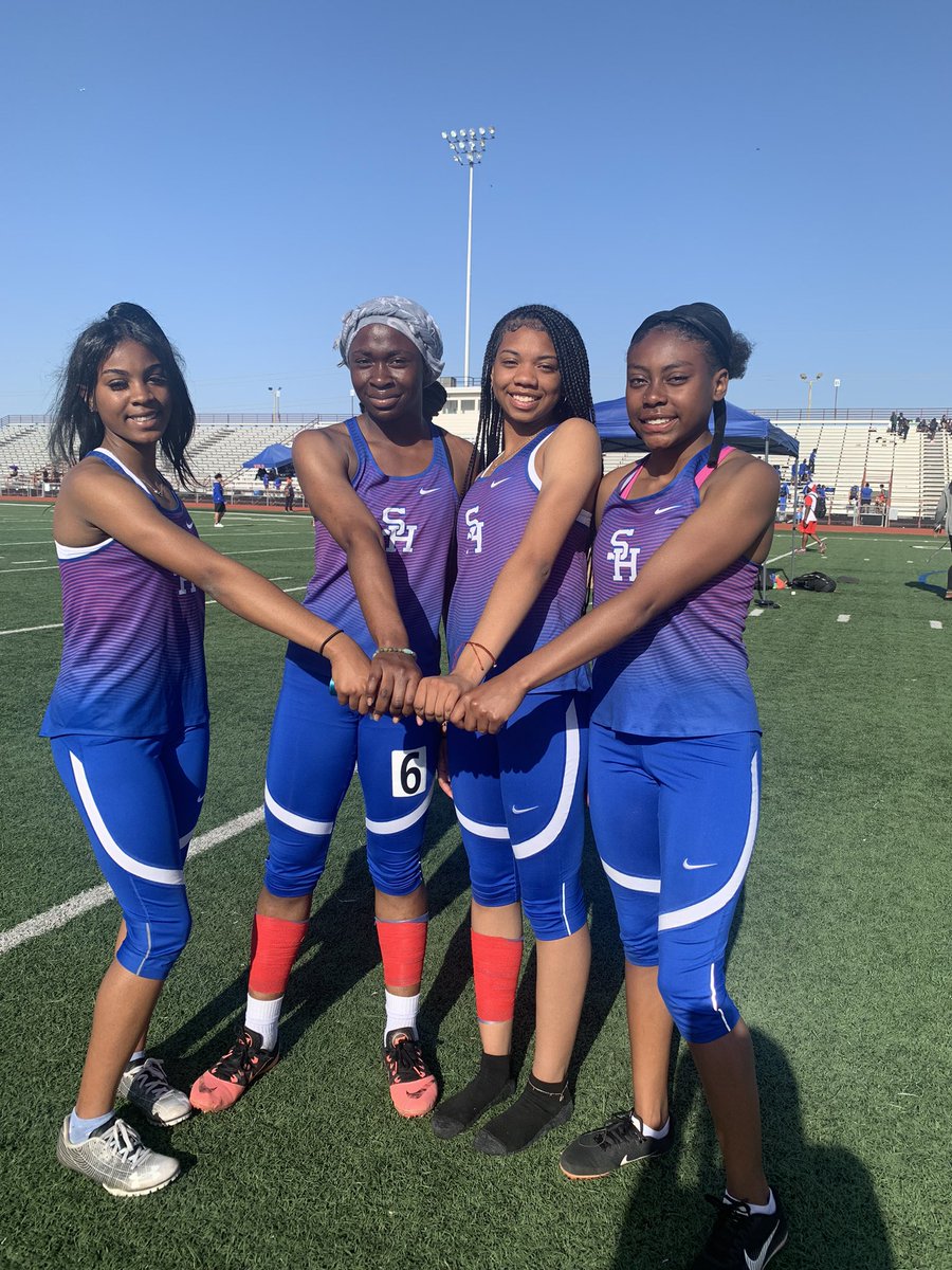 RachelleW1908's tweet photo. @samTracklife 
Day 2 District 8-6A Area Qualifiers 
Congratulations to our varsity girls 4X400 Relay for finishing 4th! This team consists if 3 freshmen and 1 sophomore! Impressive!🔥
#SamSideSamPride🔴🔵
#EastSidePride
#SHHSTrackLife🏃‍♀️
#StateBound🏆 https://t.co/31wErOL9B2