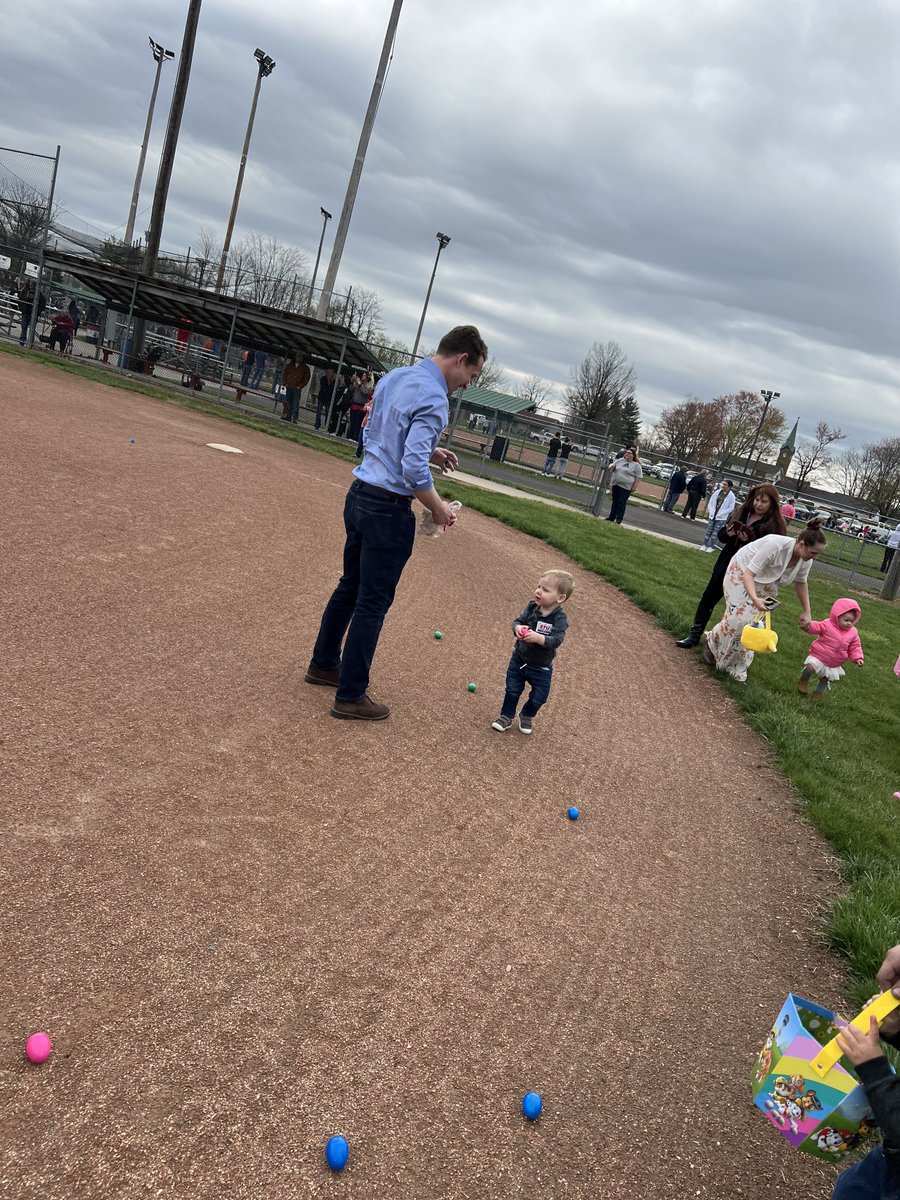 stuforindiana's tweet photo. Great morning in Dearborn County and then meeting everyone for coffee and donuts in North Vernon—thanks for coming out and showing your support! Of course the boys couldn't wait to get to the Easter Egg hunt after. #StuForCongress https://t.co/RSpoShpo9K