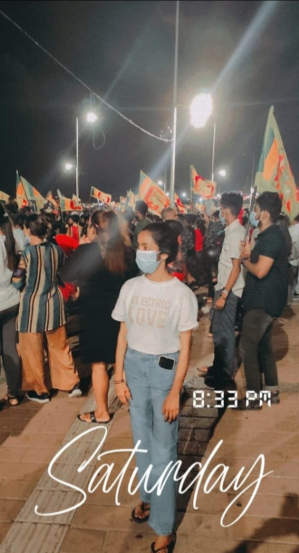 Suwathy8's tweet photo. අරගලයටජය💪🏽🇱🇰♥️
8th consecutive day 
#StrongerTogether 
#GoHomeGota2022 
#GoHomeRajapaksas https://t.co/JlW8ZOYfZ8