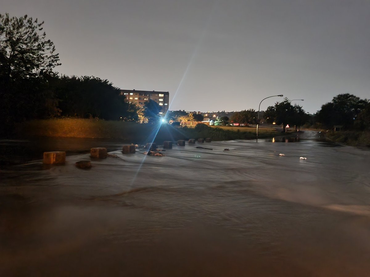 Firstroad_tow's tweet photo. Rabie and end flooded Centurion .  Road closed. @TrafficSA @_ArriveAlive @firstgroup_FRT https://t.co/RHf3g2FIzE