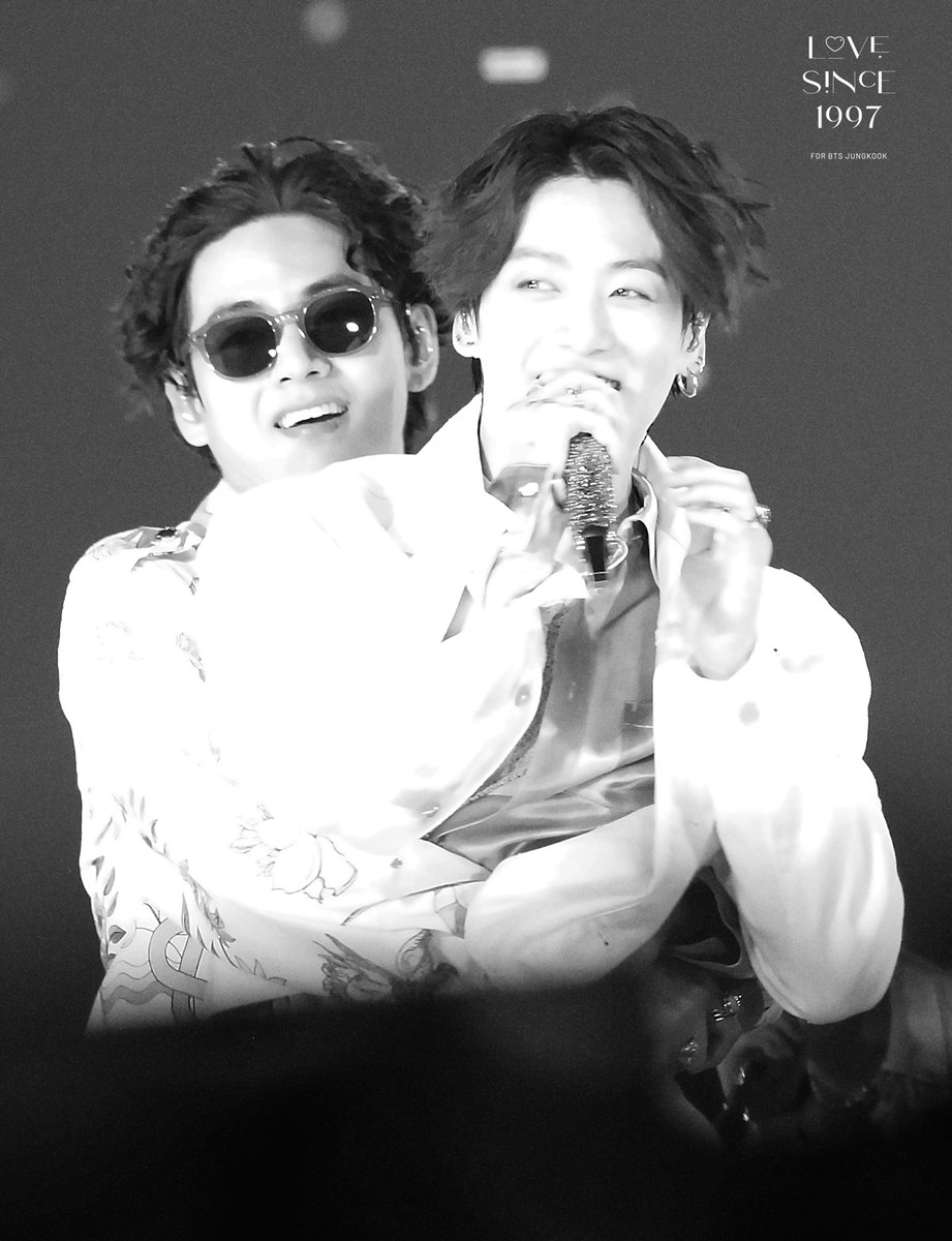 Lovesince1997's tweet photo. [HQ] 220415 PTD in Las Vegas 
귀여워서 그냥 공유했어요 ㅠㅠ
#전정국 #정국 #김태형 #태형 #뷔 #방탄소년단 #BTS    
#JeonJungkook #Jungkook #KimTaehyung #Taehyung #V @BTS_twt https://t.co/UEOte2pL7e
