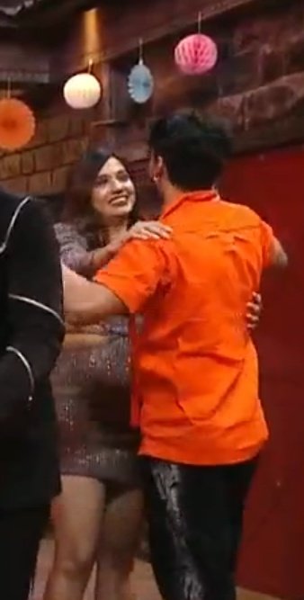 VD921999's tweet photo. #DiZee are back 💞 #connections #DivyaAgarwal #ZeeshanKhan https://t.co/TNsTNFFGWE