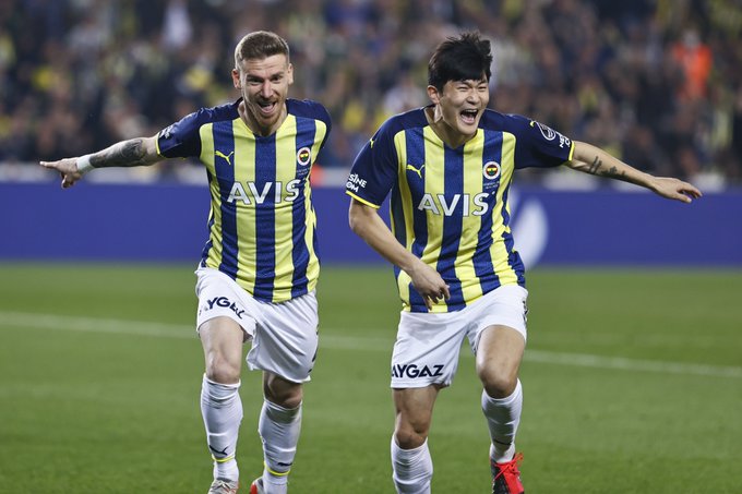Fenerbahçe-Göztepe maçında Serdar Aziz ve Kim Min Jae'in gol sevinci