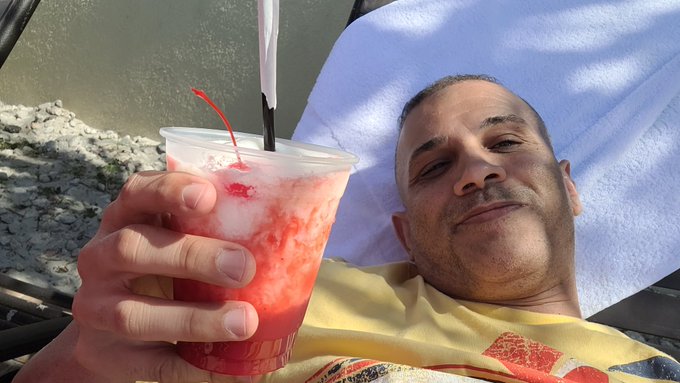 Have a drink on me. https://t.co/5UPwzGu8Ok