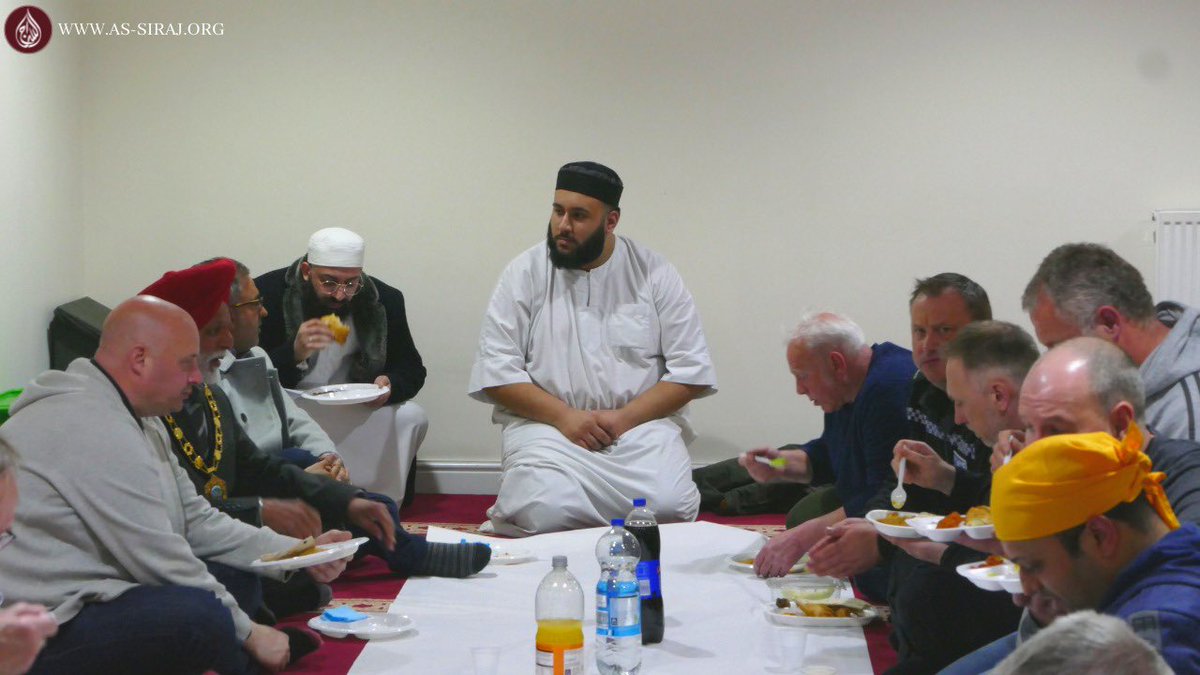CllrRajMehta's tweet photo. Was my honour and pleasure to attend the mosque in regent st to attend Aftar &amp; a big thank you to @HaroonShak for inviting me and asking me to speak,wish all my Muslim brothers and sisters a peaceful Ramadan and I look forward to celebrating Eid with you all @Cllrldcarter https://t.co/smVddKNy8S
