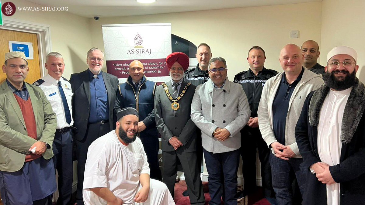 CllrRajMehta's tweet photo. Was my honour and pleasure to attend the mosque in regent st to attend Aftar &amp; a big thank you to @HaroonShak for inviting me and asking me to speak,wish all my Muslim brothers and sisters a peaceful Ramadan and I look forward to celebrating Eid with you all @Cllrldcarter https://t.co/smVddKNy8S