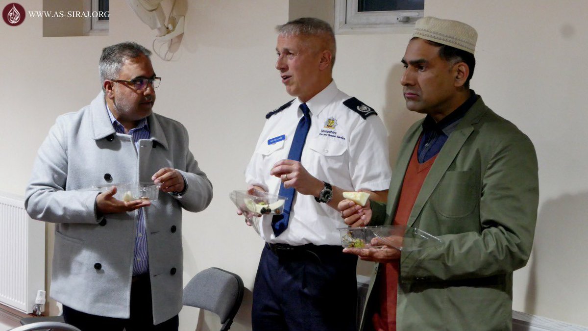 CllrRajMehta's tweet photo. Was my honour and pleasure to attend the mosque in regent st to attend Aftar &amp; a big thank you to @HaroonShak for inviting me and asking me to speak,wish all my Muslim brothers and sisters a peaceful Ramadan and I look forward to celebrating Eid with you all @Cllrldcarter https://t.co/smVddKNy8S