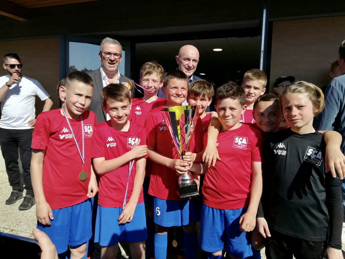 Passage par le #Football Club de Saint-Valery - Baie de Somme Sud ce samedi : bravo aux U9 de <a href="/StValerySomme/">Saint-Valery-sur-Somme</a> ainsi qu’aux U11 du <a href="/SCAbbeville_/">SC ABBEVILLE</a>, grands vainqueurs du tournoi ce samedi ! Merci aux bénévoles du #FCV de porter haut l’esprit du #sport en Baie de #Somme !