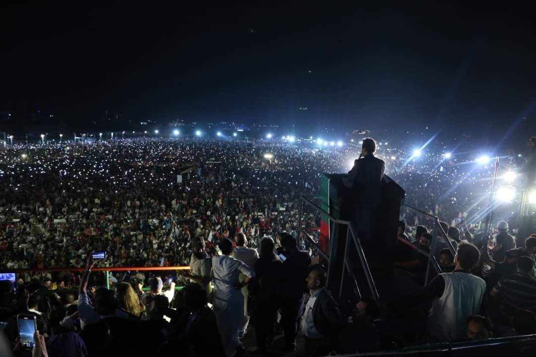 اب عوام مداخلت کرے گی اور سازش کر کے عمران خان کو دوبارہ وزیراعظم بنائے گی

#امپورٹڈ_حکومت_نامنظور