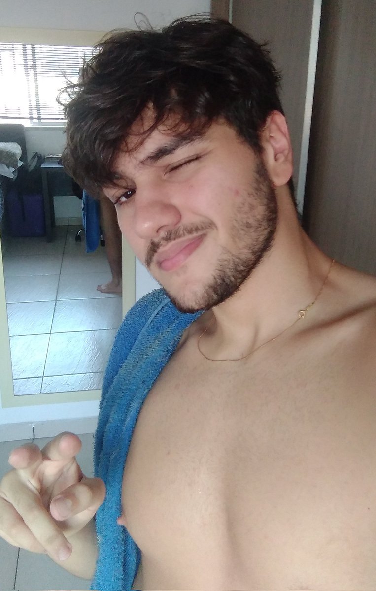 AdrielAAB's tweet photo. Meu peito tá duro https://t.co/4OoZJHKzD3