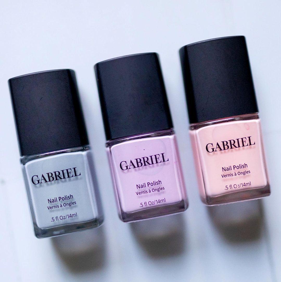 Happy Saturday! We’re feeling all the spring vibes this weekend with our Bohemian Bouquet Nail Collection. 🌸🐣 Stop by the Lounge and pick up your favorite shade.