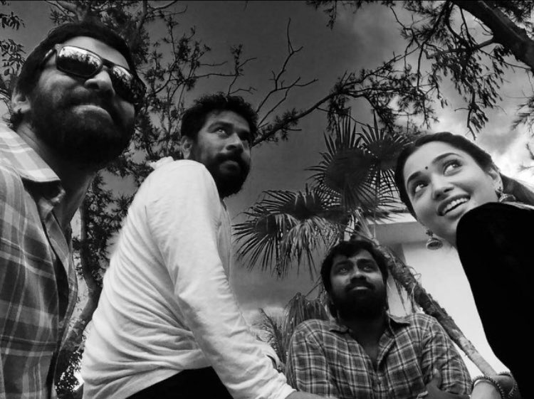 vijayfilmaker's tweet photo. HBD vikram sir god bless give all health and wealth ❤️🙏🥰🍫😘♥️ https://t.co/Og2brqDp02