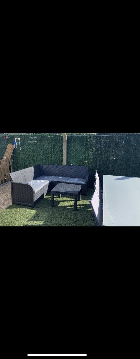 Robbe is echt den aller beste, ik wil al zo lang een loungeset voor in ons tuintje en dit weekend was hij alleen thuis en stuurt die mij deze foto ❤️ men hartje maakt sprongetjes x10. Tis er eentje van goud! Hoop echt dat ik met hem oud mag worden 🥰