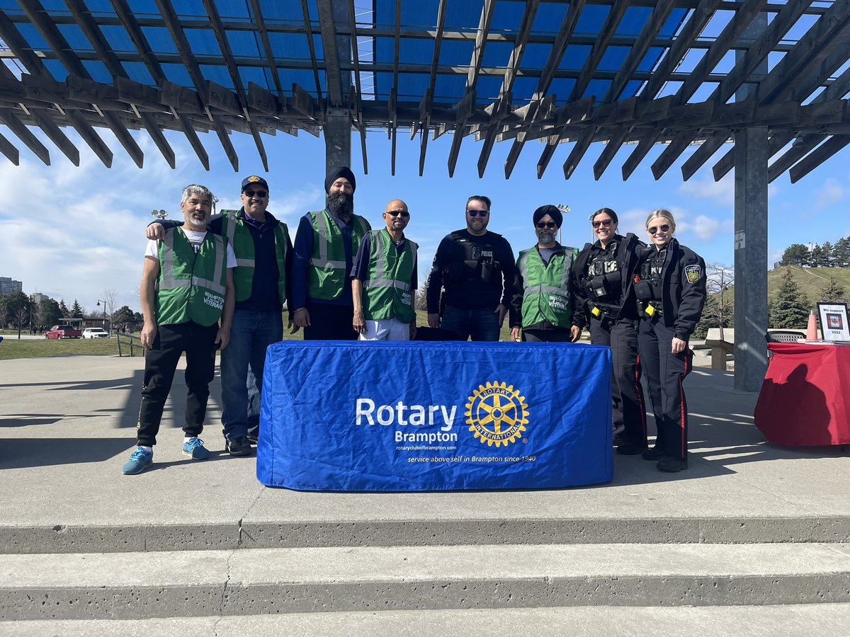 badarshamim's tweet photo. Members of @bramptonrotary joined @PeelPolice and @BramptonFireES staff at this year’s #Runforveterans organized by @RoyalCdnLegion branch 015 in support of @LorneScots at Brampton Ching Park earlier today. Beutiful morning, thanks for supporting Minister @PrabSarkaria https://t.co/KNl0qxrFwY