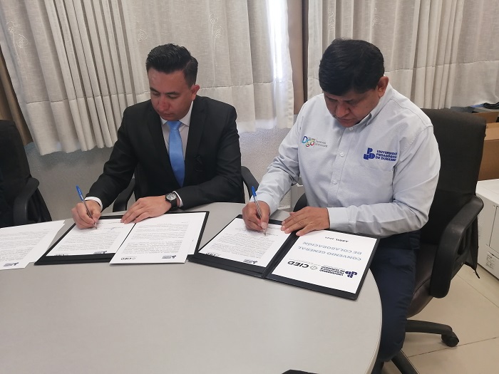 OraleQChiquito's tweet photo. Firman convenio para favorecer capacitación de profesionales de la educación - https://t.co/vqKUuhcHdP https://t.co/czYXejWHby