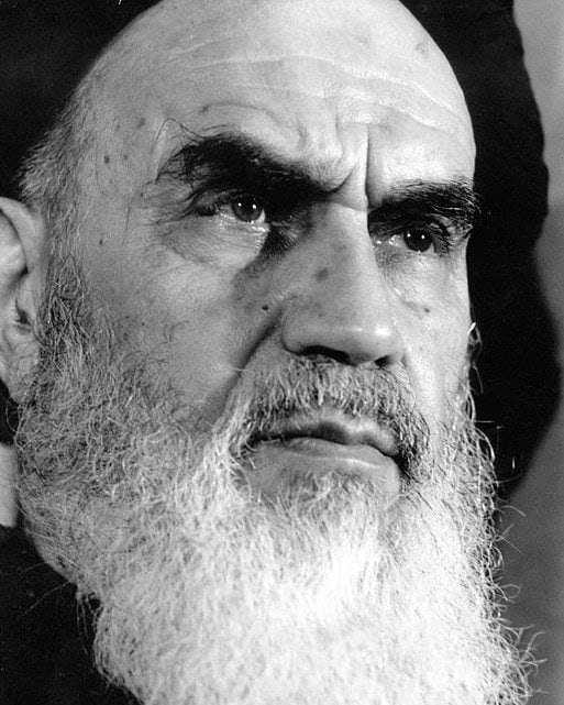 دماء الشهداء هي التي اعطت دروس المقاومة لشعوب العالم إلی الأبد. ویعلم الله أن طریق ونهج الشهادة لیس له نهایة ، وستقتدي الشعوب والاجیال القادمة بنهج الشهداء.

#الامام_الخميني