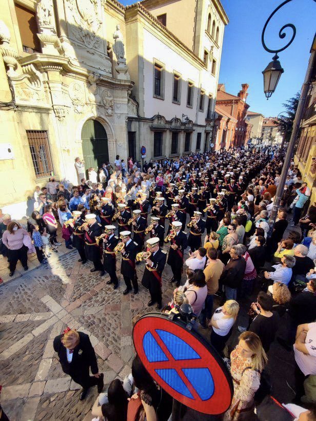 bctvictorialeon's tweet photo. Hace entrada la Virgen del Desconsuelo.
Finalizamos nuestra Semana Santa.
🎼 Jerusalén y La Misericordia del Padre
✝️ @Desenclavo_
📍 #Leonesp
#SSVictoria22 l #SemanaSanta2022 https://t.co/K2lxs05Reo