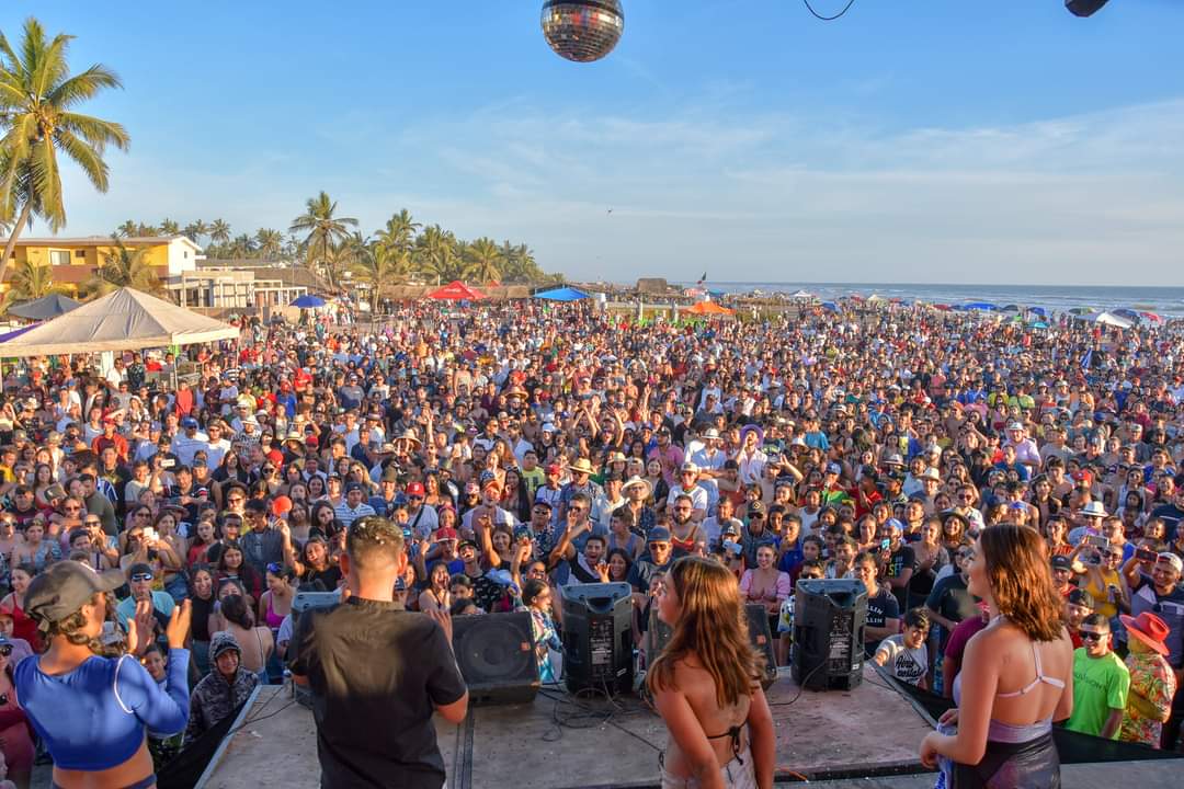 carlosmisaelmx's tweet photo. Festival de #SemanaSanta2022 en #PlayaNovillero
Tecuala Nayarit 🌊🇲🇽 https://t.co/KmN3CFoHwY