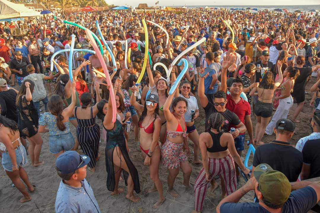 carlosmisaelmx's tweet photo. Festival de #SemanaSanta2022 en #PlayaNovillero
Tecuala Nayarit 🌊🇲🇽 https://t.co/KmN3CFoHwY