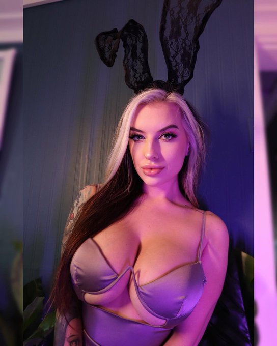 Go vote for us to win camgirl of the year!! 🔥🥰

https://t.co/NcyYjmgsT8 https://t.co/tsaQyuOu5e