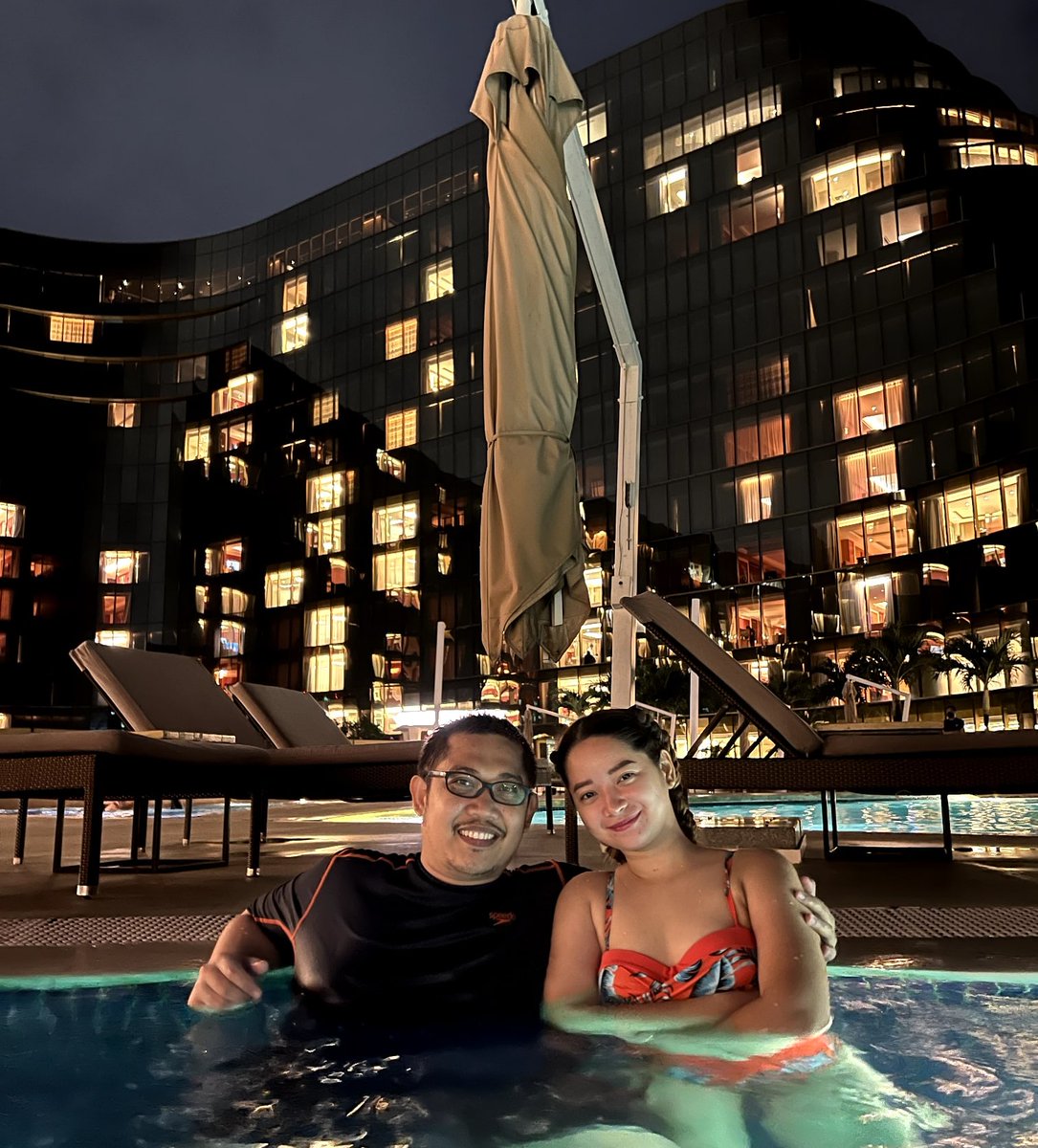 PapaDudut's tweet photo. #OkadaManila #OkadaSwimmingPool #PapaDudut #Staycation #BarangayLSDJ #BarangayLoveStories https://t.co/MPtkmLQcDe